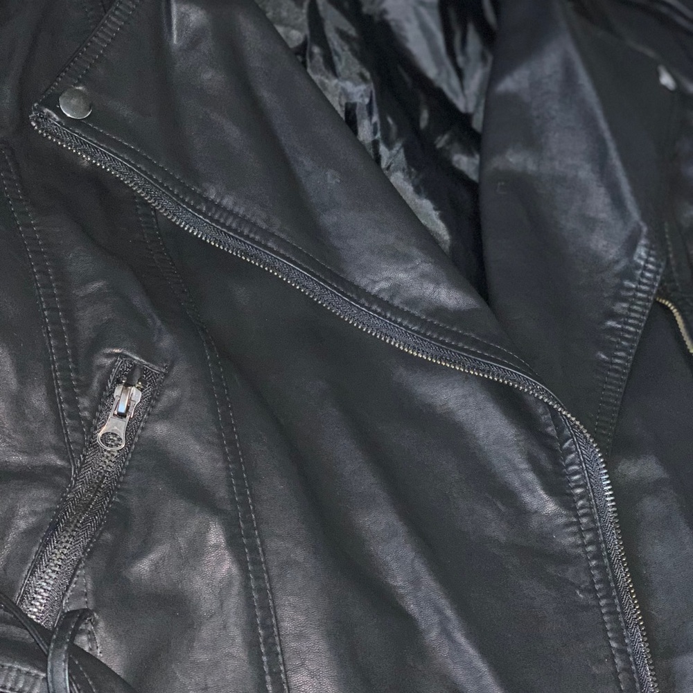 Leather jacket black belted size medium - Picture 3 of 5